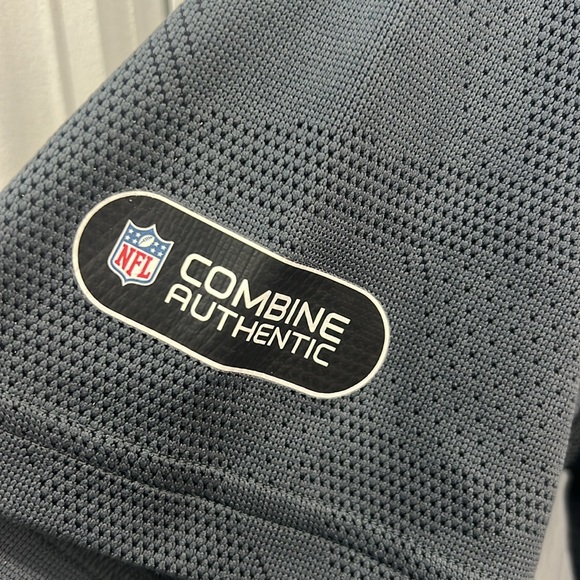 Like New! Tampa Bay Buccaneers jersey type t-shirt - Picture 4 of 10